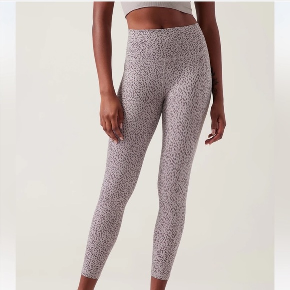 *NWT* Athleta Women’s Salutation Stash 7/8 tight in Shanti Animal Purple size MP - Picture 2 of 7